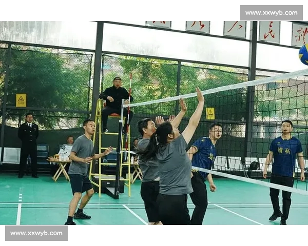 激烈角逐青春无限 排球赛场展现团队协作与拼搏精神